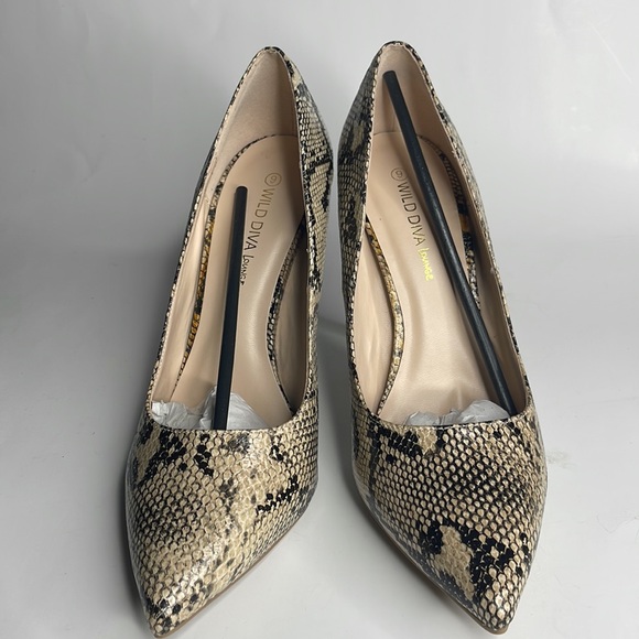 Faux Snakeskin Black Cream Heels Shoes Stilettos by Wild Diva Size 9 - Picture 2 of 5